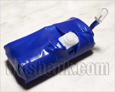 Ліхтарик на батарейках з вимикачем і світлодіодом