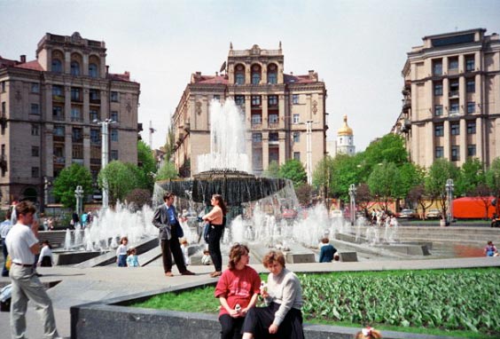 staryj-fontan-na-maydane-2