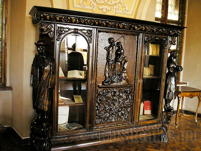 uzhgorod-zamok-mebel